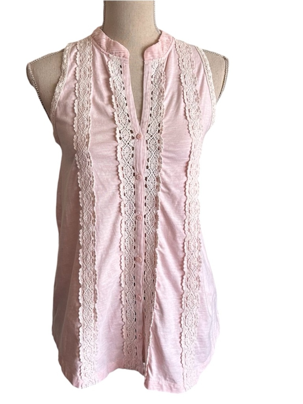 Light Pink Lace-Trim Sleeveless Button Tank
